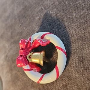 Wreath with ringing bell
